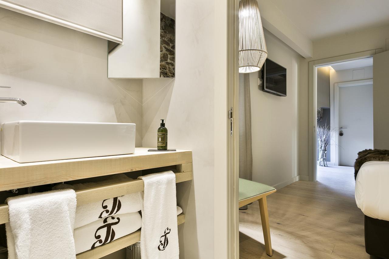 Set Terres - La Villa De Llivia - Adults Only Buitenkant foto